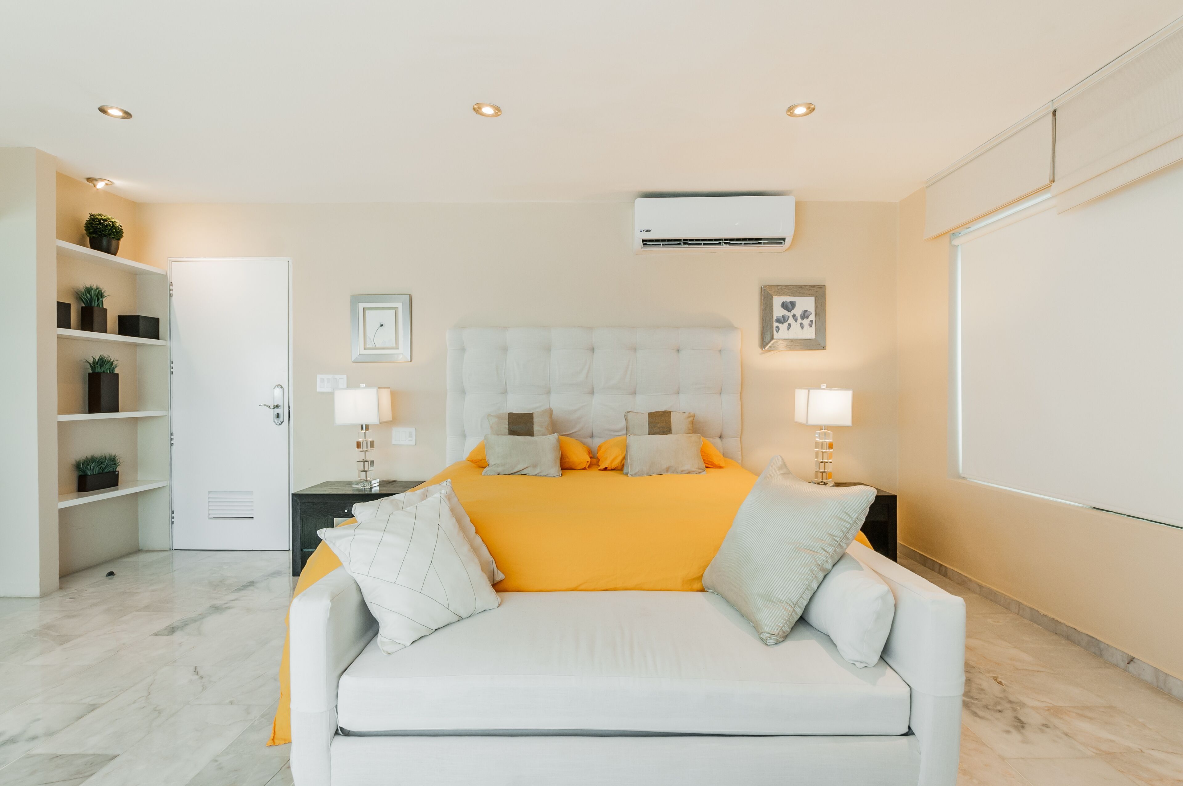 Beach front penthouse with private panoramic rooftop with jacuzzi