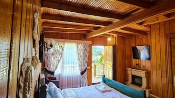 1 bedroom, desk, bed sheets