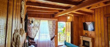 Escritorio y ropa de cama