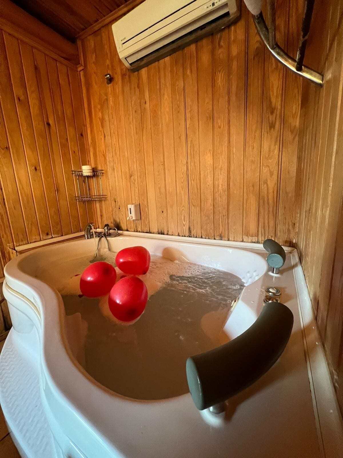 Exclusive Bungalow, Garden View | Bathroom | Slippers, towels