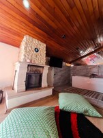 Deluxe Penthouse | Desk, bed sheets