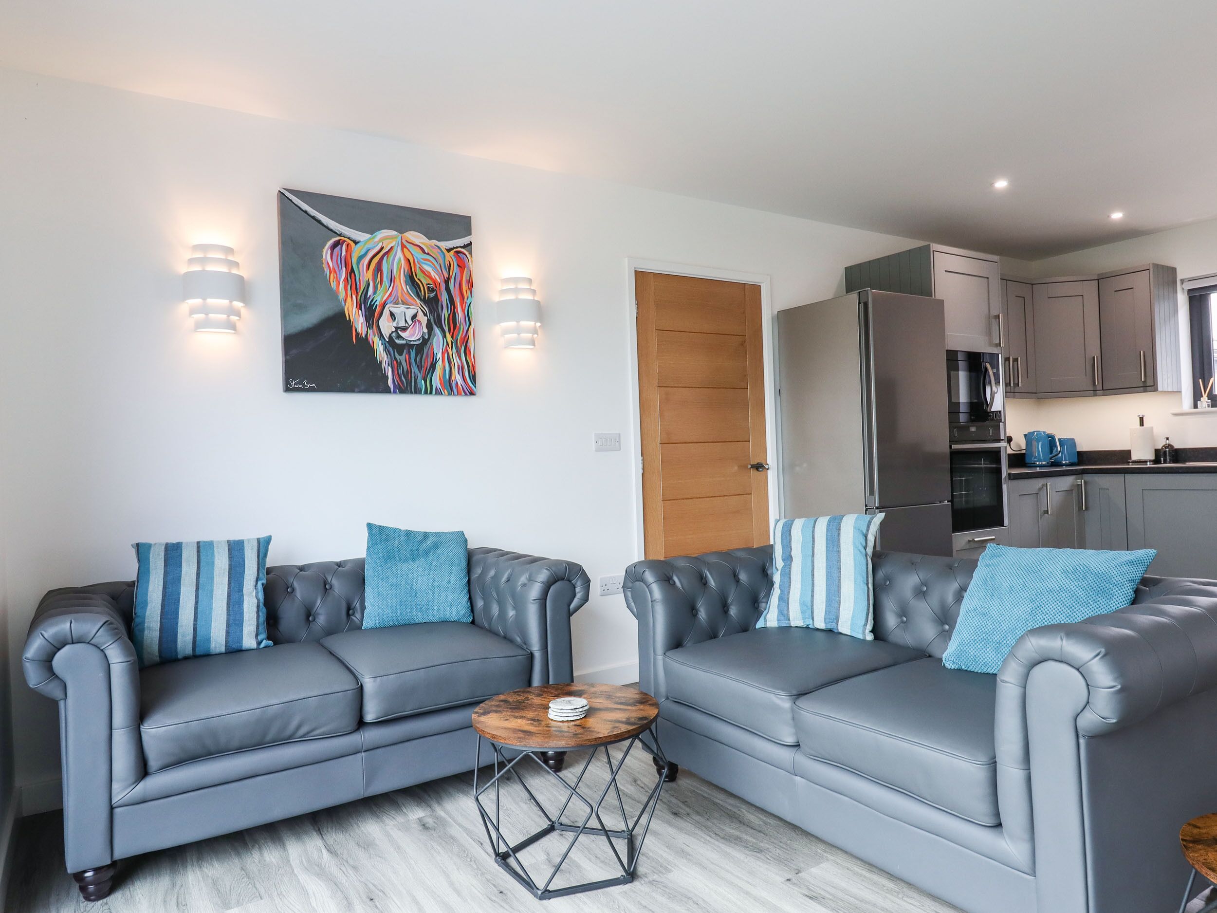 STRAWBERRY BANK - NUTHATCH, pet friendly, with hot tub in Bridgerule