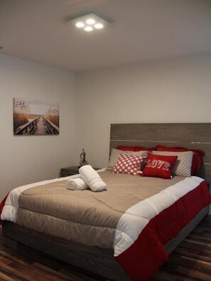 4 bedrooms, iron/ironing board, WiFi, bed sheets