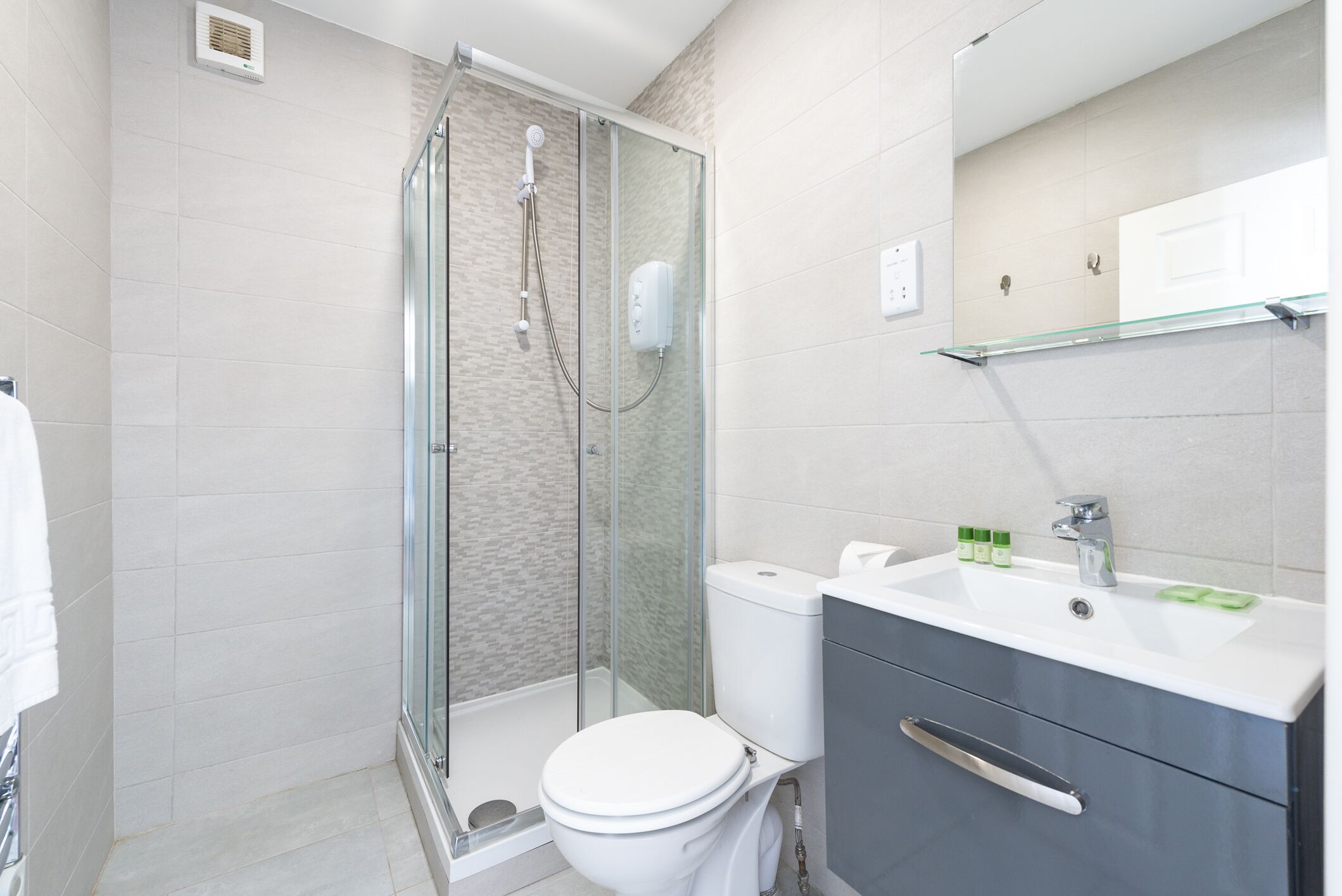 Earl's Court by CAPITAL 119