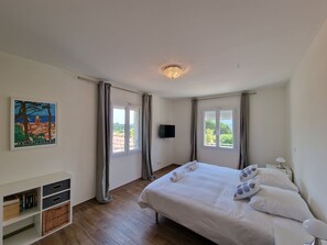 4 bedrooms, WiFi, bed sheets