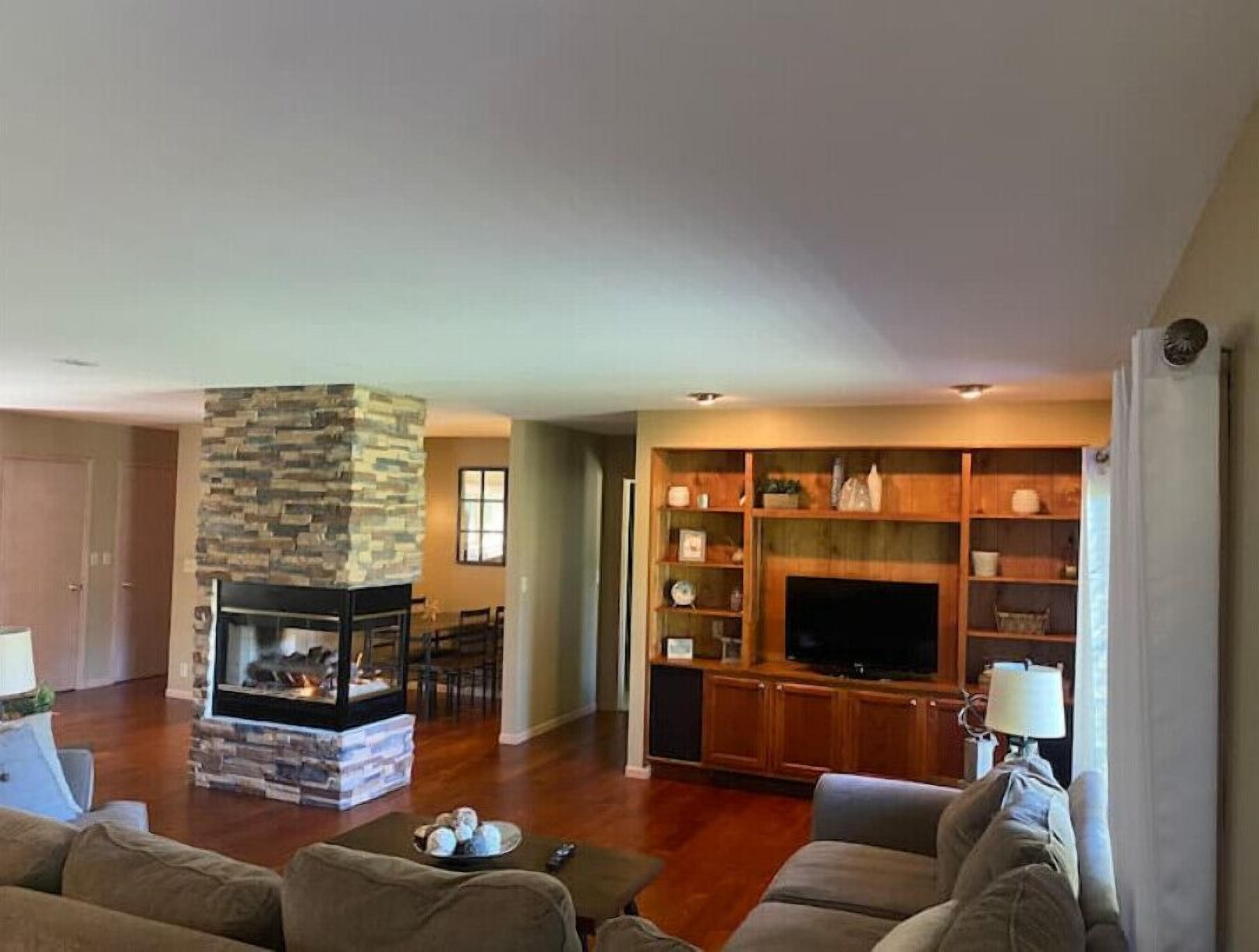 Cheerful 3 Bedroom Home - Dog Friendly