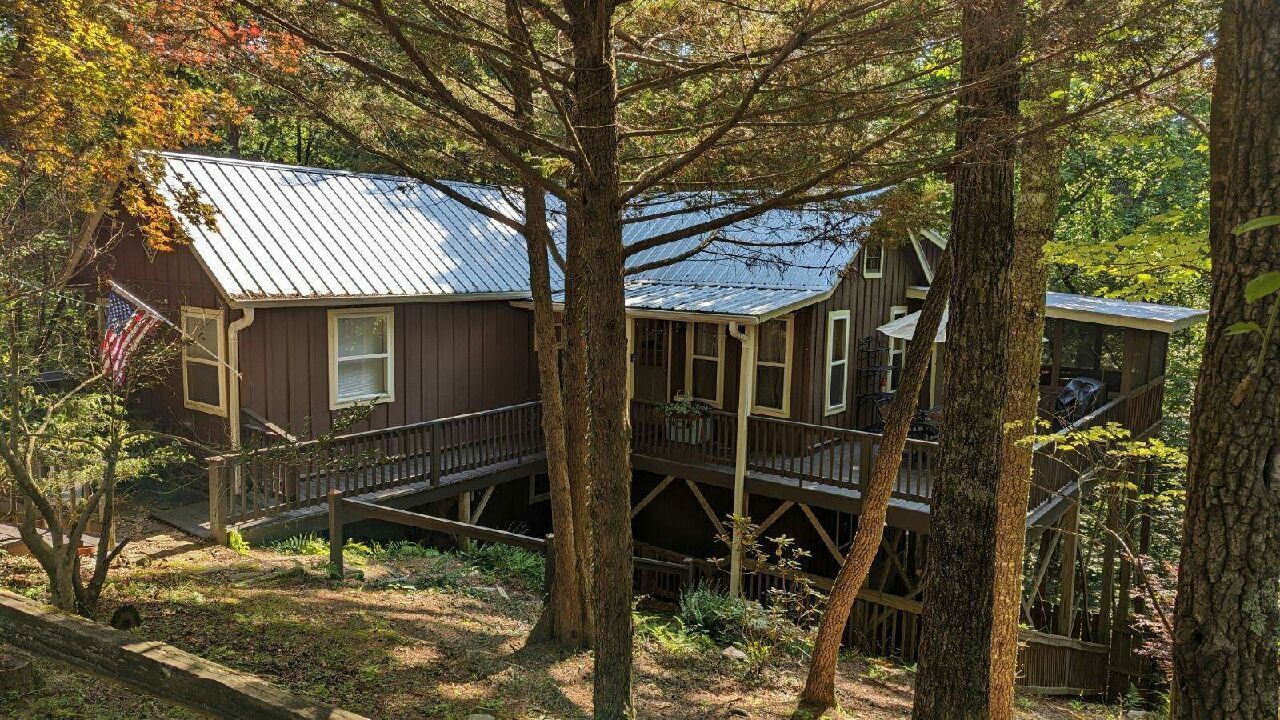 By Lake Rabun Beach and Angel Falls. Dreamy, dog friendly, and forest views