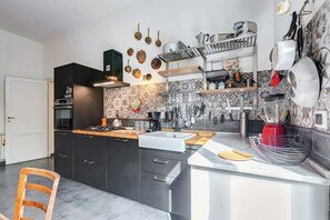 Refrigerador, horno, parrilla de estufa y lavavajillas 