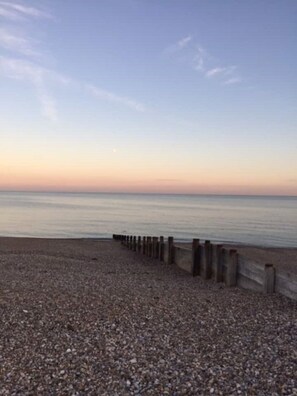 Beach - Beachfront self-contained one bedroom annex (Chichester)