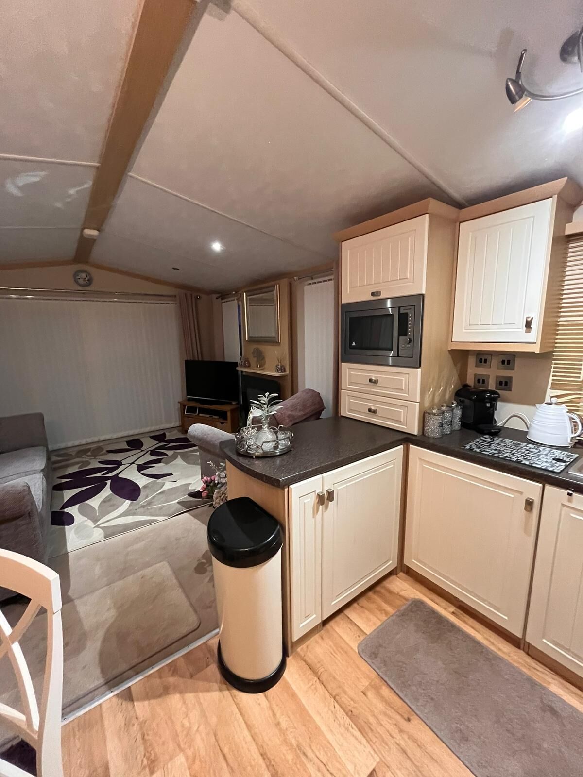Cabin, Multiple Beds | Private kitchen | Fridge, microwave, oven, stovetop