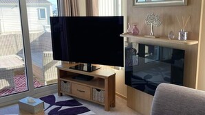 Living area - Prestige 2-bed Caravan on Golden Anchor, Skegness (Skegness)