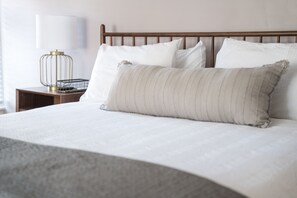 Soundproofing, free WiFi, bed sheets - The Victorian Inn Blowing Rock (Blowing Rock)
