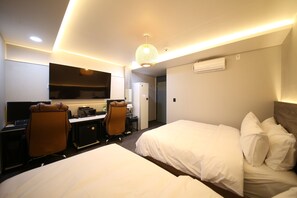 Habitación Deluxe con 2 camas individuales | Edredón, camas con efecto memoria, cortinas blackout y insonorización