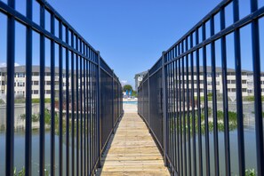 Property grounds - The Palms condo with a furnished balcony, pond view, washer/dryer, & pool (Rehoboth Beach)