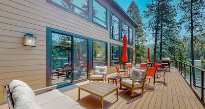 Luxury brand-new lake home with a dock, large deck, fireplace, & Ping-Pong