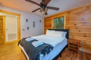 3 chambres, fer et planche à repasser, Wi-Fi, draps fournis