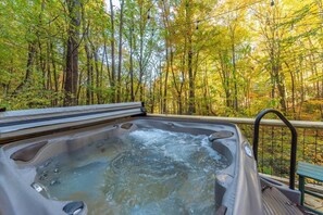 Outdoor spa tub - Creekside Cabin • Hot Tub • Decks (Maggie Valley)