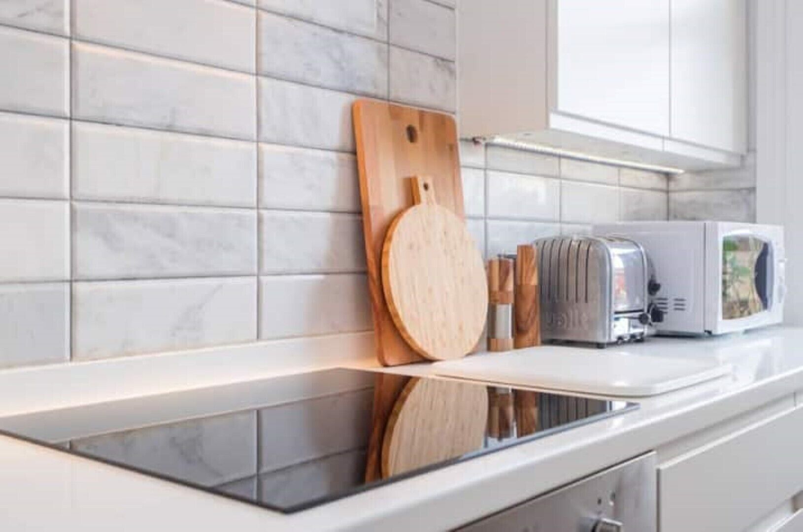 Trona infantil y mesa de comedor