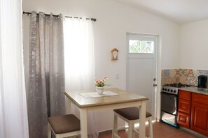 Dining - Embrace Aruba Vacation Rentals.... (Santa Cruz)