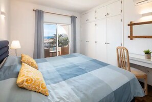 2 室のベッドルーム、デスク、WiFi、ベッドシーツ