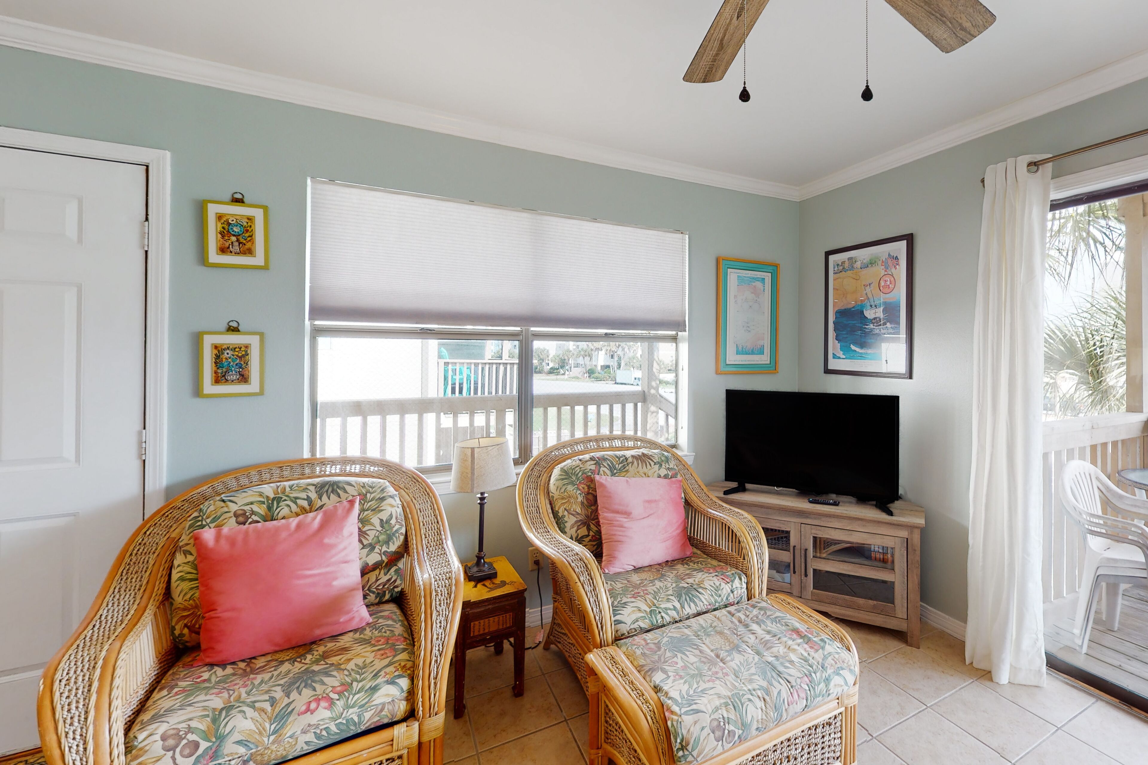 Riverside condo with pool, tennis, covered balcony, & easy beach access