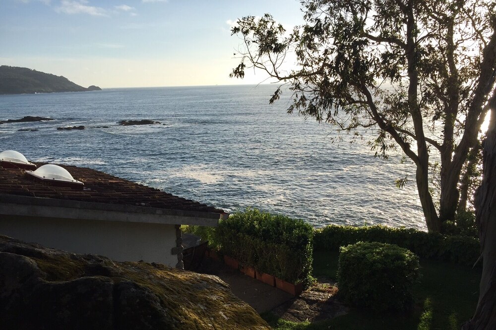 Casa Jardín Orilla del mar Frente a las Islas Cíes