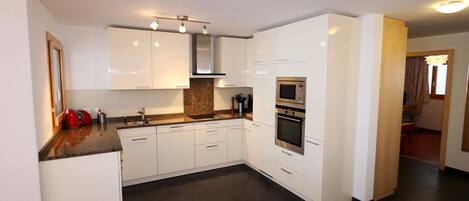 Fridge, dishwasher, cookware/dishes/utensils