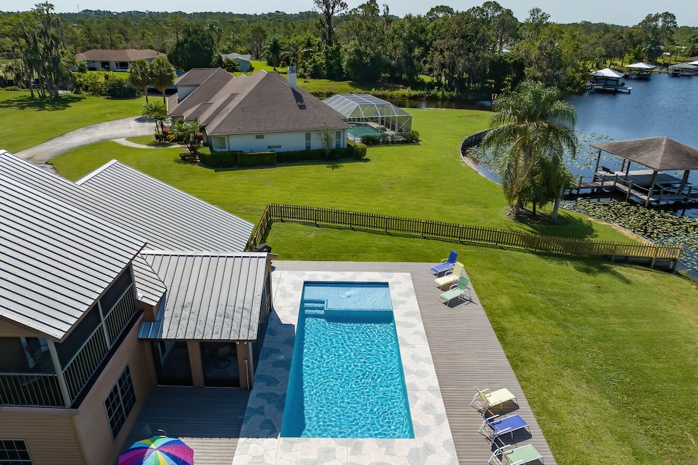 Lakefront Lodge with Pool