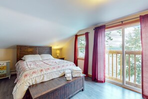 3 bedrooms, iron/ironing board, internet, bed sheets