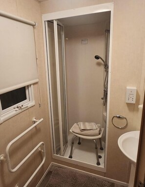 Cabin | Bathroom | Shower