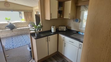 Kabin | Dapur pribadi | Lemari es, microwave, oven, dan kompor
