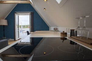 Apartamento panorámico | Cocina privada | Frigorífico, lavavajillas, hervidor eléctrico y utensilios de cocina
