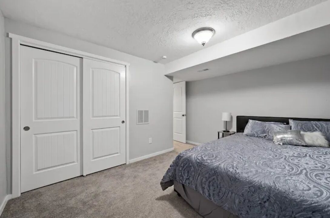 Blue Sky Oasis /Spacious & Cozy / walkout basement