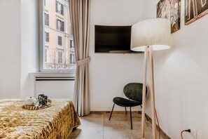2 bedrooms, iron/ironing board, travel crib, free WiFi