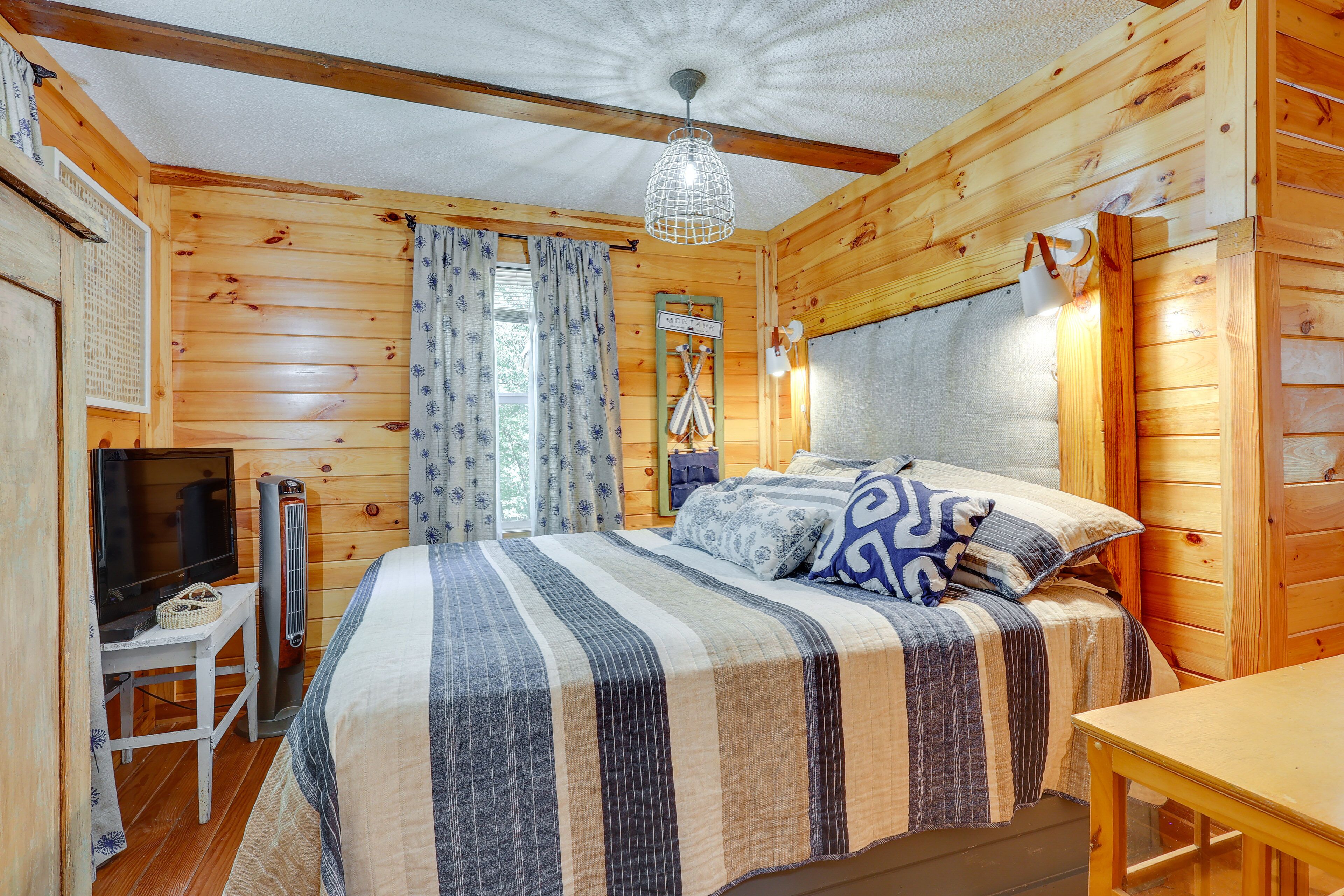 1 quarto, berço de viagem, acesso à internet, roupa de cama