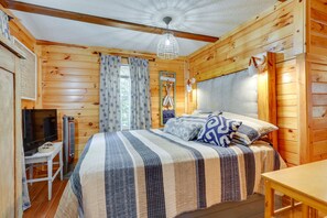 1 bedroom, travel crib, internet, bed sheets