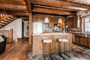 Fridge, microwave, oven, stovetop - Chalet Le Mont-Blanc (Mont-Blanc)
