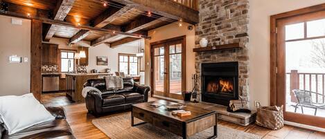 Smart TV, chimenea y videojuegos