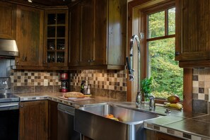 Fridge, microwave, oven, stovetop - Chalet Le Mont-Blanc (Mont-Blanc)