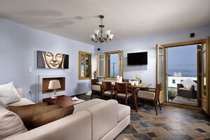 Living area - Villa Yellow.
Inviting you to discover it with every moment
Villa Paradise Hotel (Naxos)