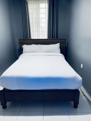 Habitación familiar | Escritorio y espacio para trabajar con un portátil