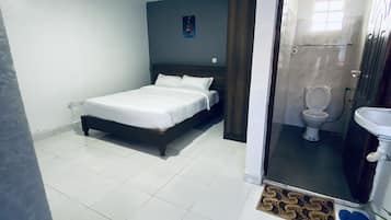 Deluxe Studio Suite | 1 bedroom, desk, laptop workspace