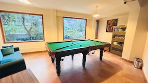Lobby sitting area - Hotel Rising Star (Manali)