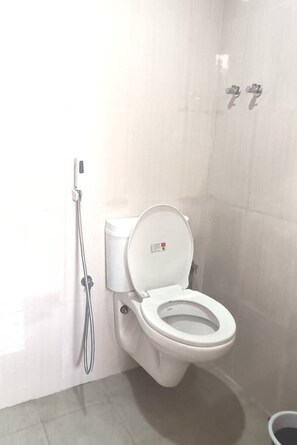 Sèche-cheveux, serviettes fournies