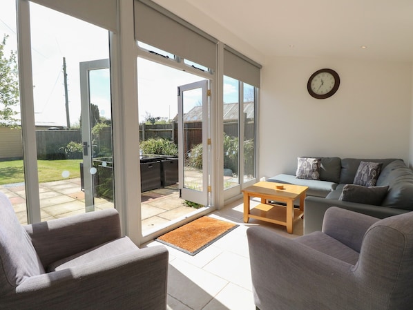 Living area - Riverside Cottage (Norwich)