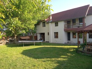 المنطقة المحيطة بالمنشأة