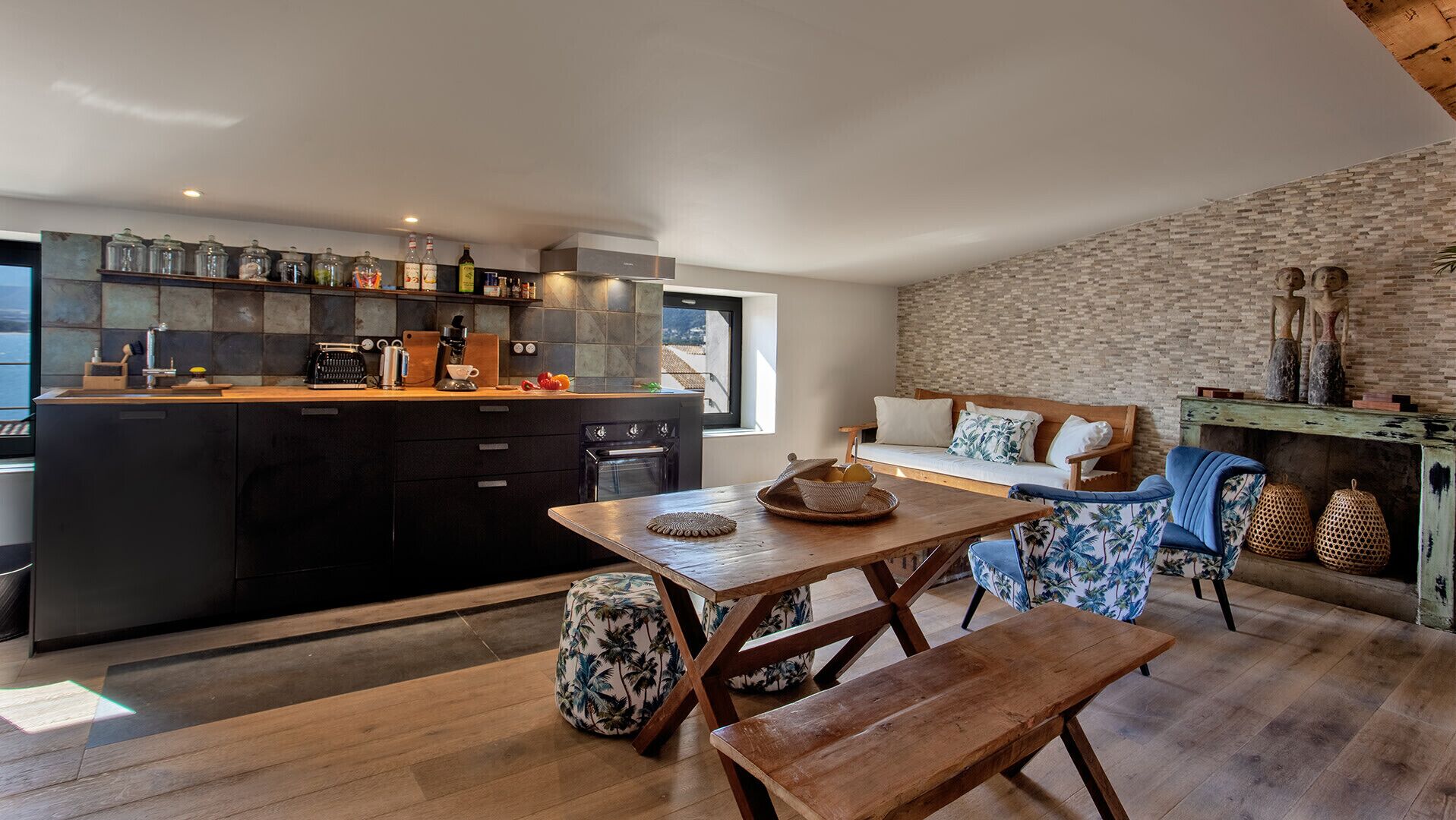 Mira appartement climatisé, vue mer, centre de Calvi, proche port et plage