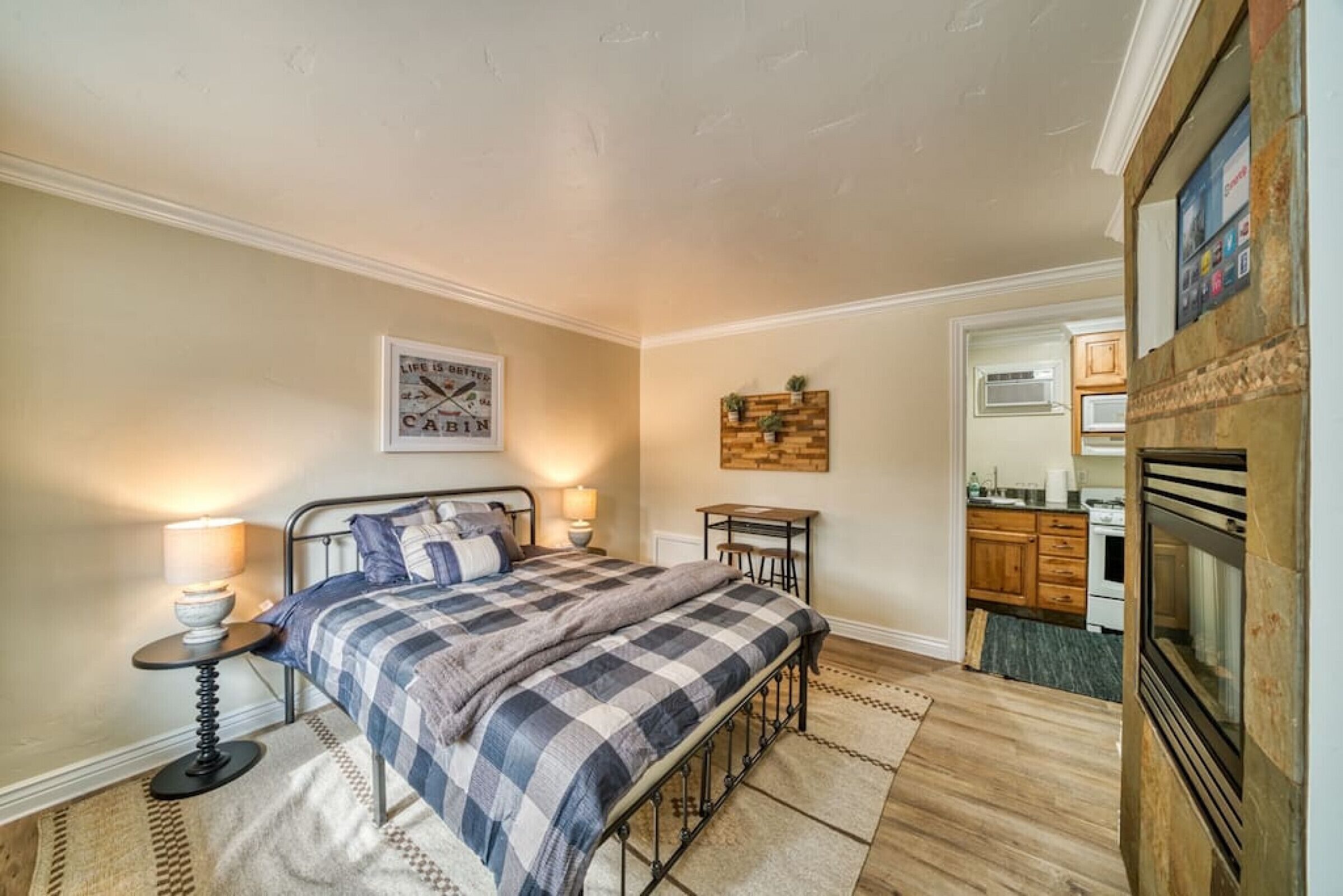 MML Unit 8 New Listing Discount Slopes Open Studio and Kitchen