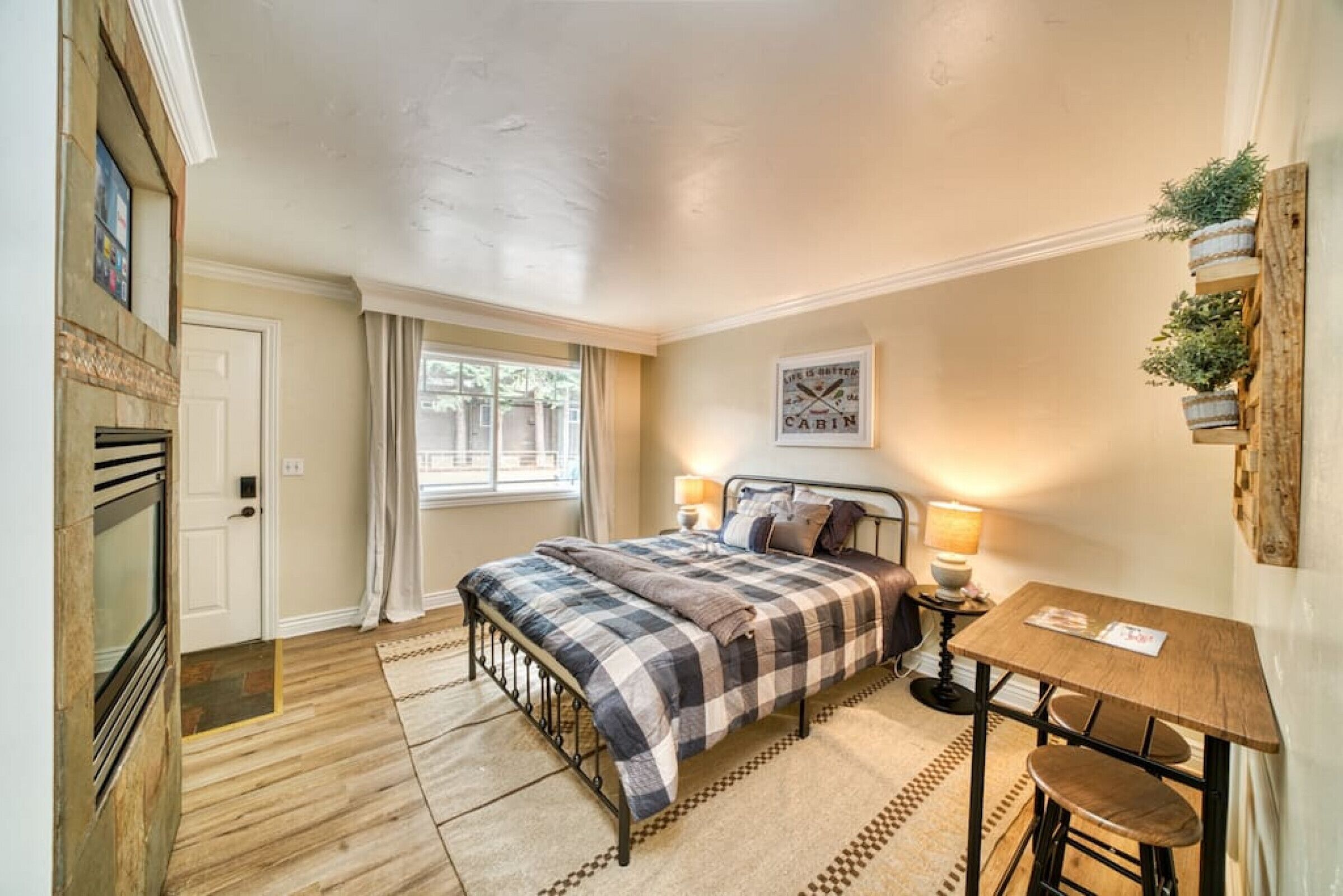 MML Unit 8 New Listing Discount Slopes Open Studio and Kitchen