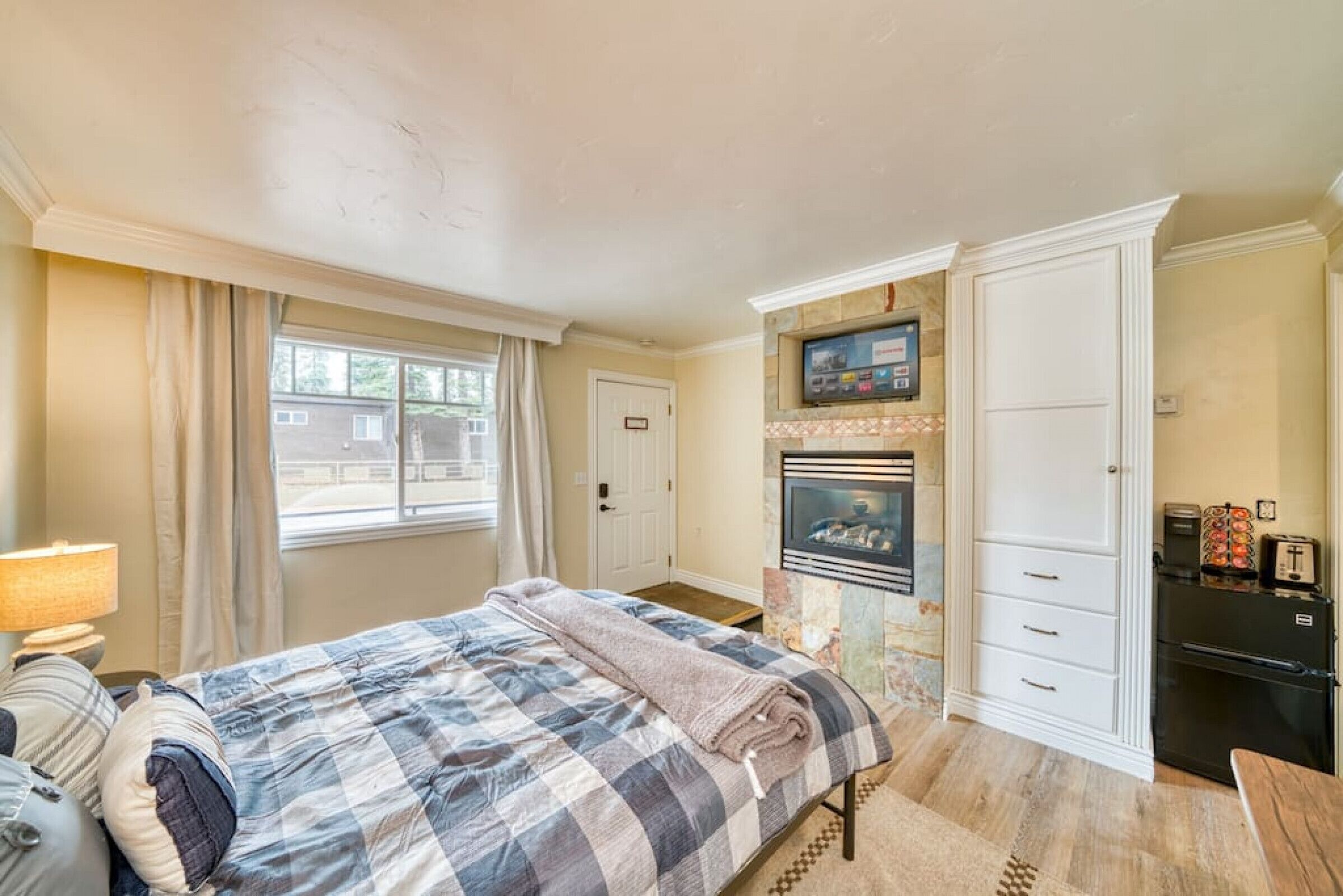 MML Unit 9 · New Listing Discount Slopes Open! Studio & Kitchen